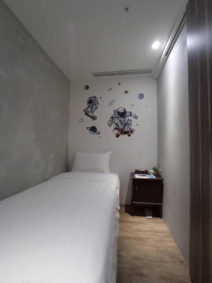Meworld Hotel - Daan Taipeh Exterior foto